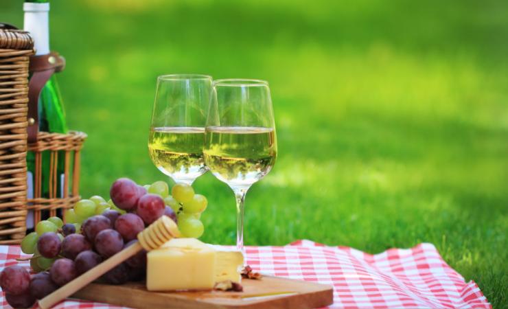 calici vino bianco