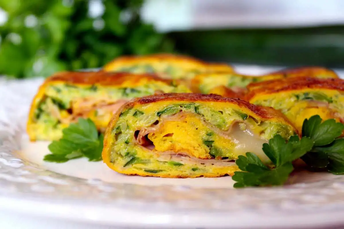 Involtini di uovo e zucchine con prosciutto e formaggio