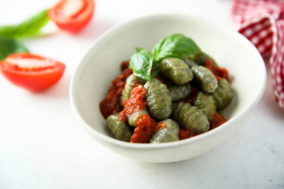 gnocchi verdi in una ciotola