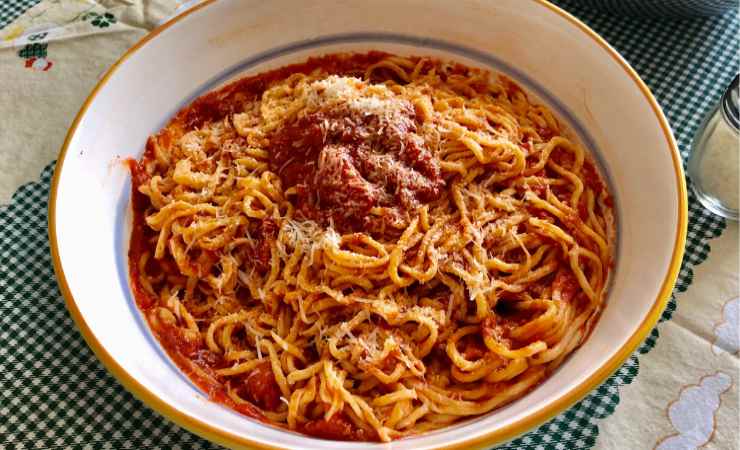 spaghetti alla chitarra al sugo