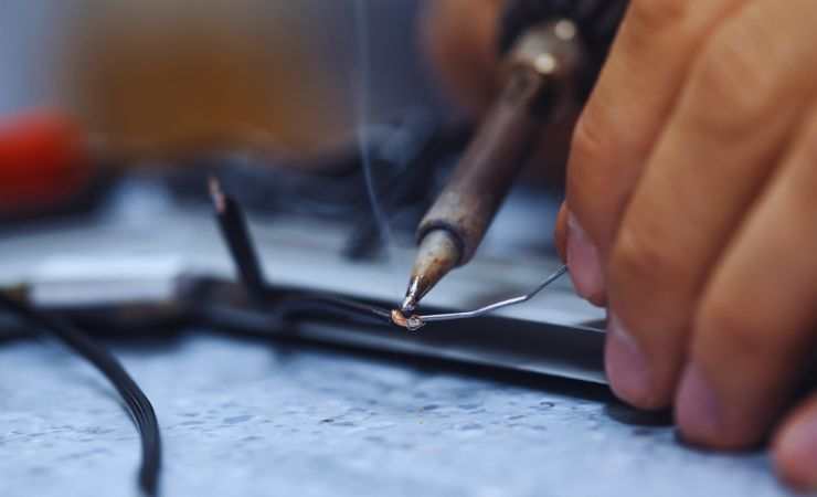 lavorare il fil di ferro