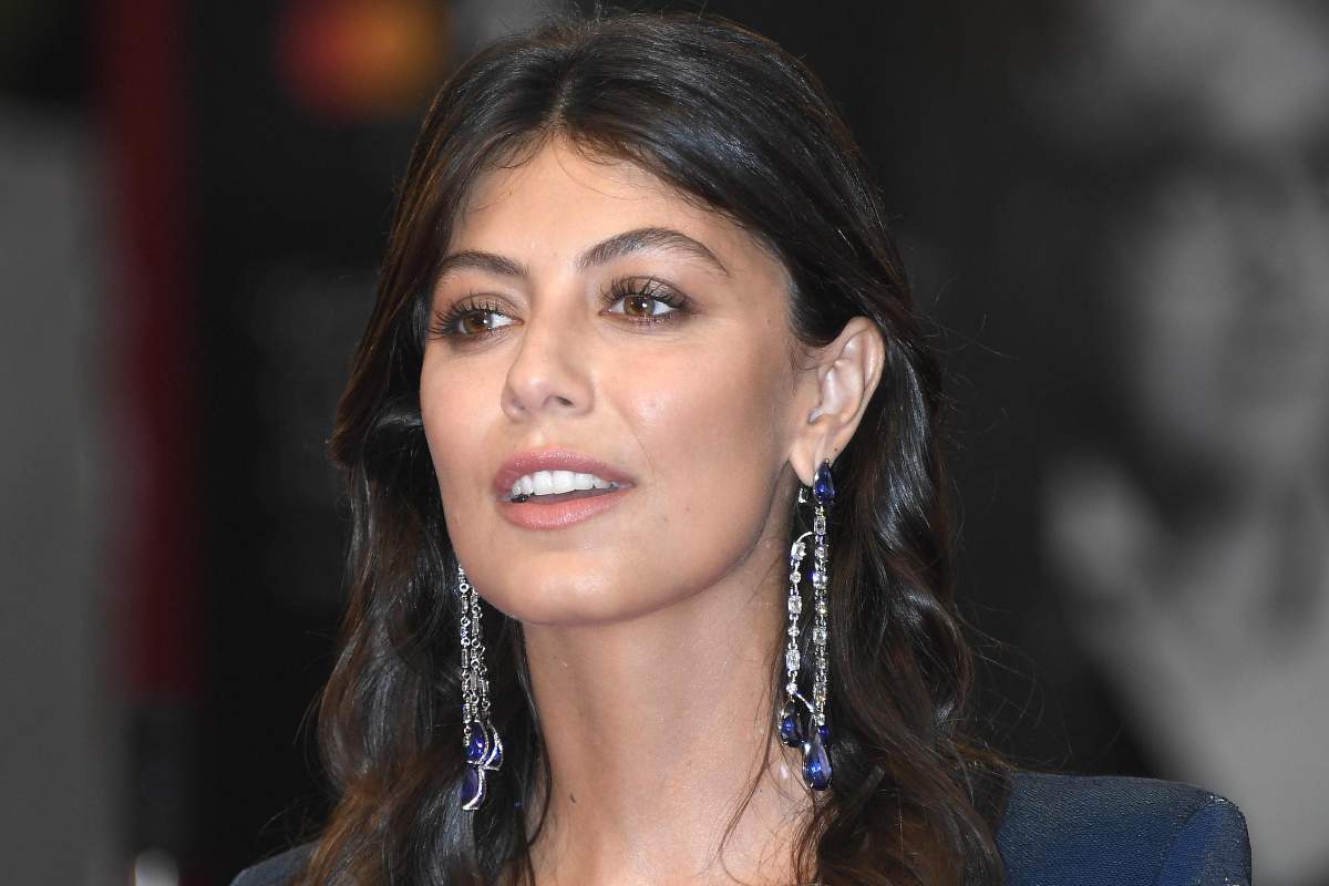 alessandra mastronardi in primo piano