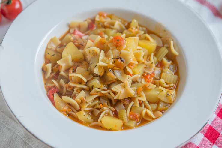 piatto di pasta e patate