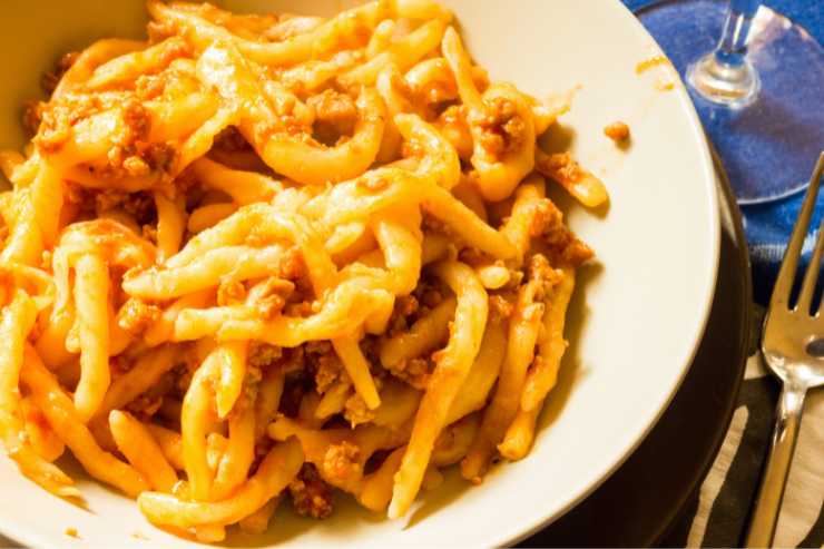 piatto di strozzapreti pasticciati