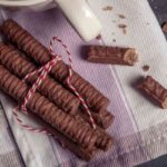 biscotti al cioccolato su canovaccio