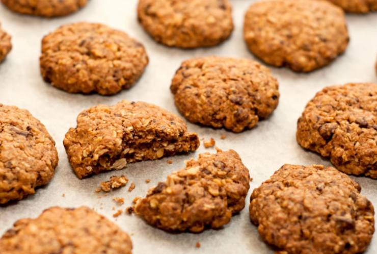 biscotti di avena con gocce di cioccolato