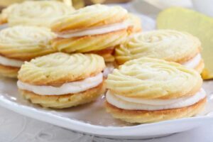 biscotti farciti con la crema