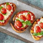bruschette pomodoro e mozzarella