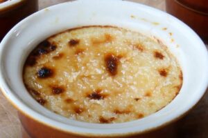 un dolcetto in una terrina