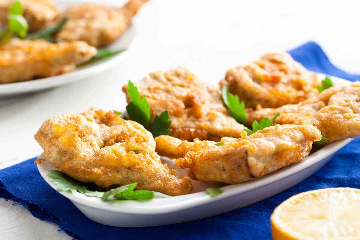 Piatto con carciofi fritti