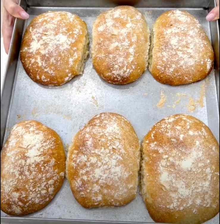 ciabatte di pane appena sfornate