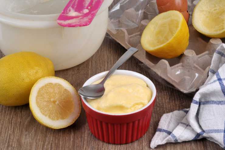 crema, limoni tagliati