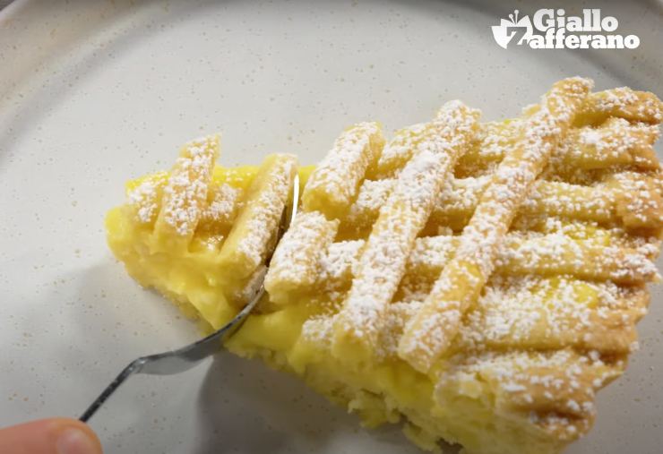 fetta di crostata al limone