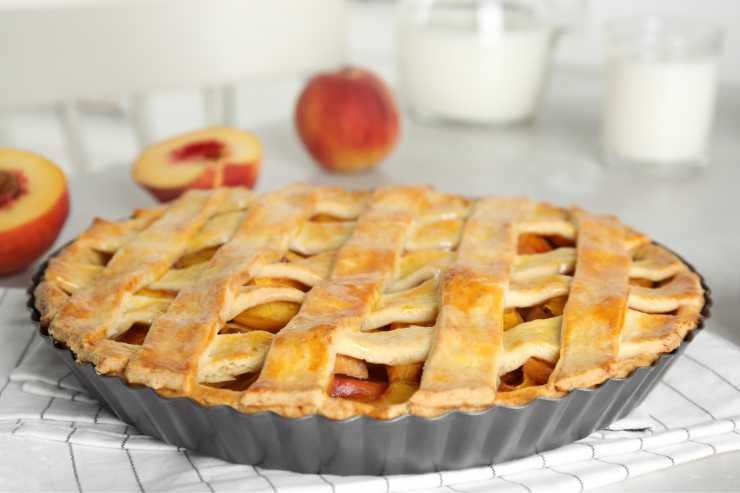 crostata dorata in teglia
