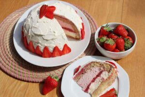 zuccotto gelato alle fragole