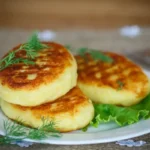 focaccine di patate in un piatto