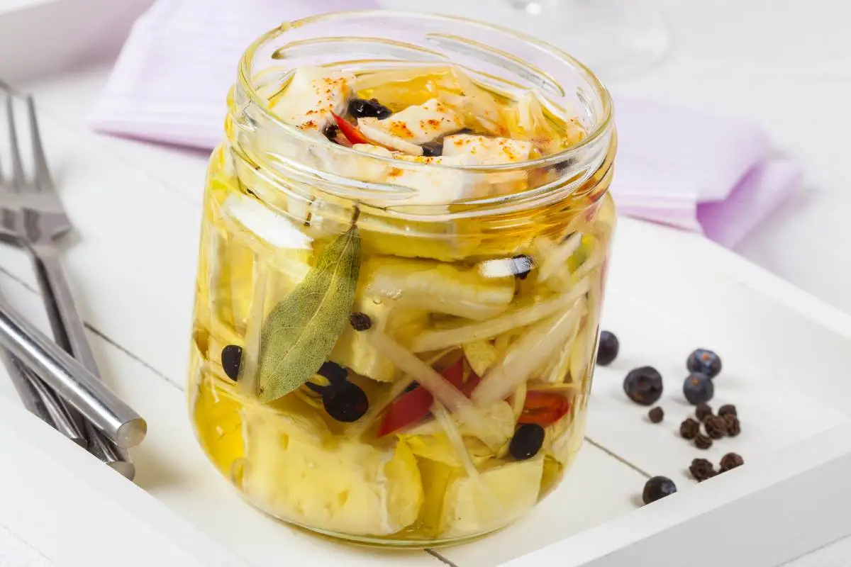 formaggio sott'olio con spezie