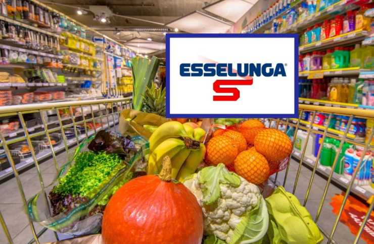 supermercato carrello pieno di frutta e verdura e logo esselunga