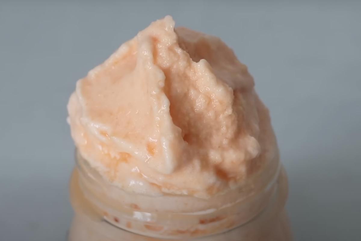 un gelato in un barattolo di vetro