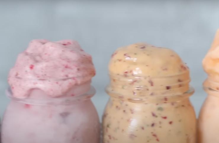 due gelati in due barattolini