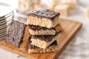 Rettagolini di riso soffiato con strato di cioccolato