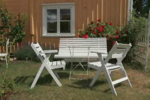 Sedie, tavolo e panca da giardino