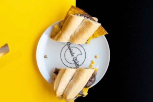 un panino ripreso dall'alto