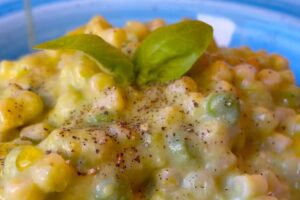 piatto di pasta con piselli