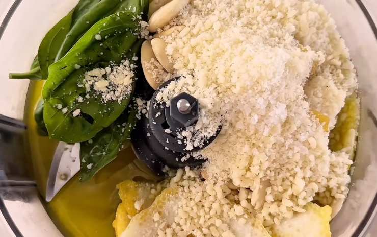 tritatutto con ingredienti vari