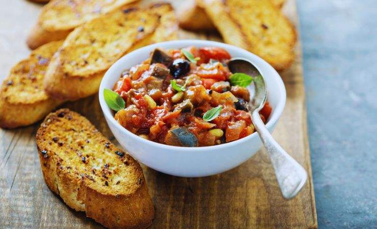 caponata di melanzane e pane