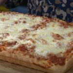 una pizza margherita
