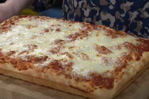 una pizza margherita