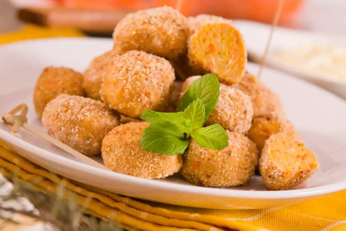 piatto di polpette di lenticchie e carote