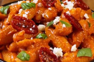 piatto di pasta cremoso