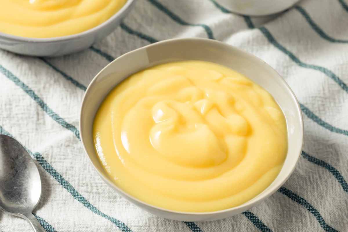Ciotola contenente crema pasticcera