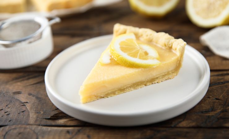 fetta di crostata al limone