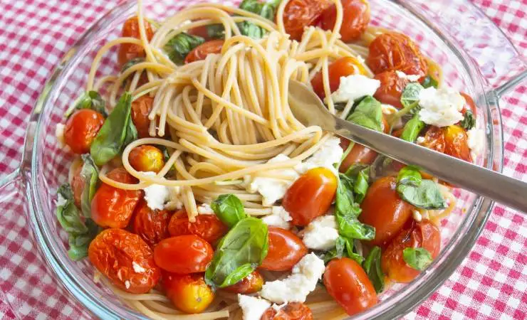 pasta alla crudaiola in un piatto