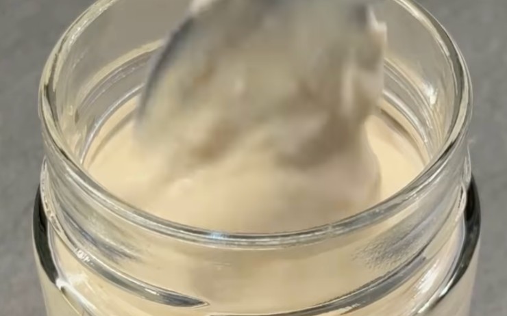 crema all'interno di un barattolo