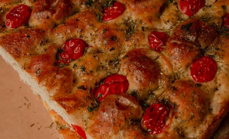 focaccia al pomodoro