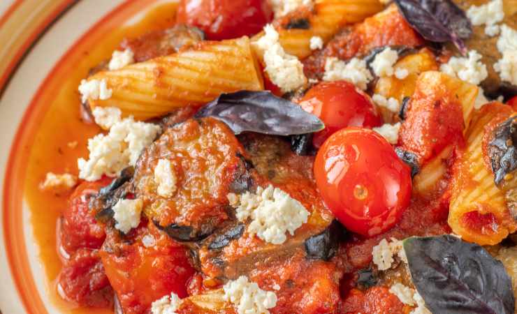 paccheri sugo melanzane e formaggio