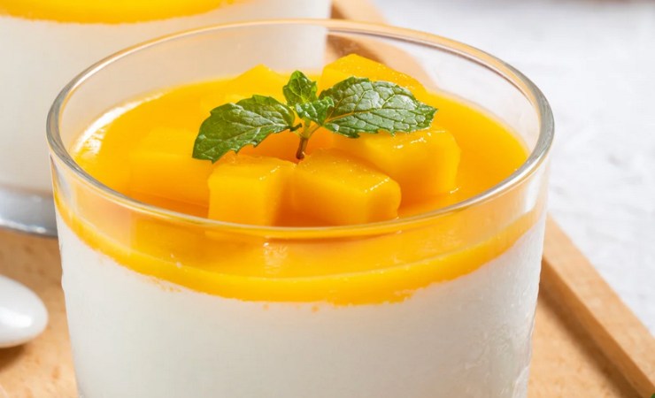 Panna cotta con pesche