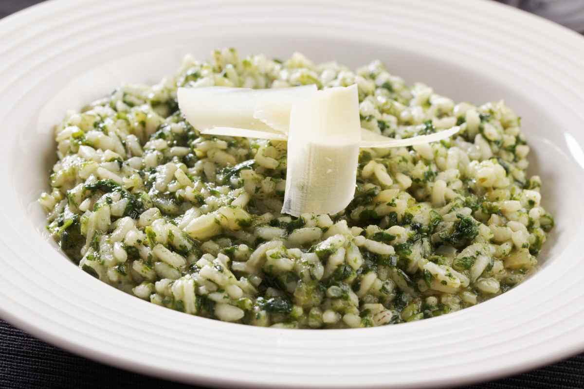risotto con spinaci e scaglie di parmigiano
