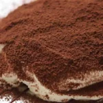 Dolce al mascarpone con polvere di cacao