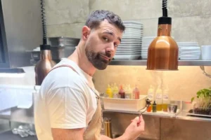 Roberto Valbuzzi in cucina