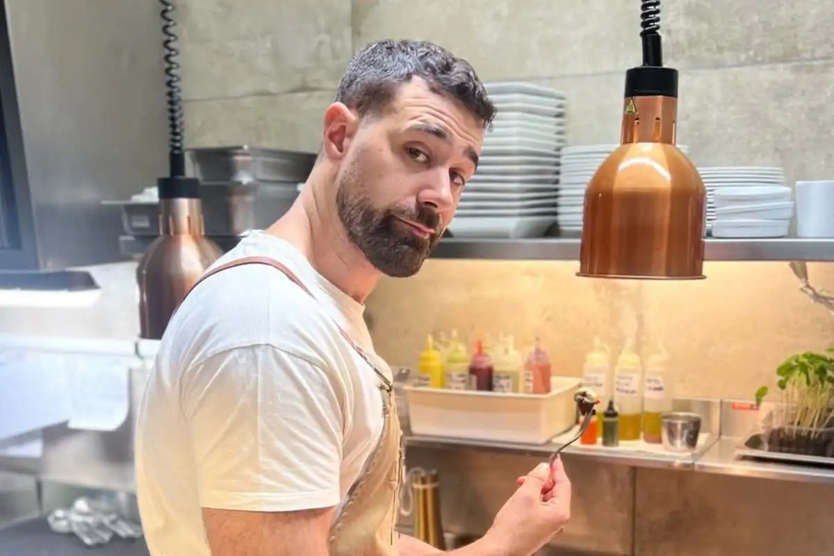 Roberto Valbuzzi in cucina