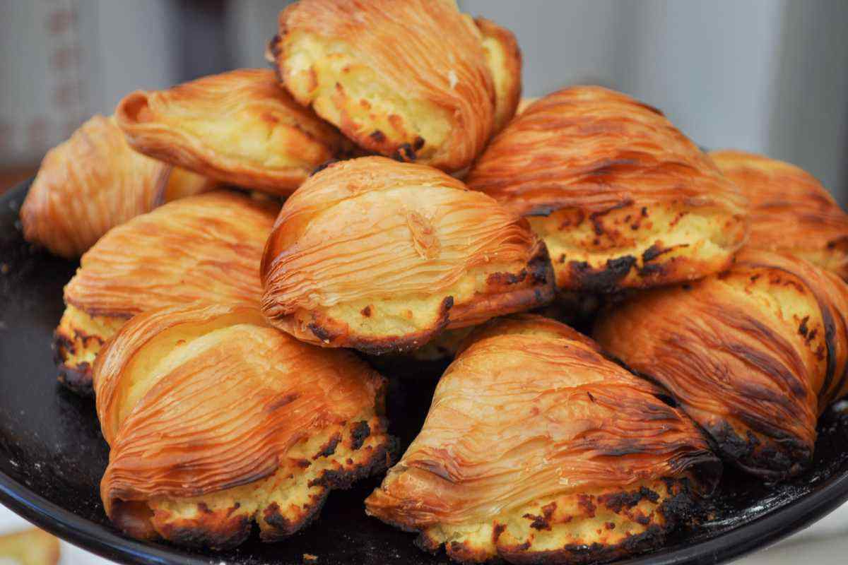 sfogliatelle in un vassoio