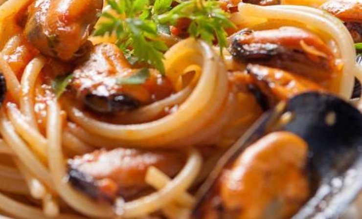 piatto si spaghetti con le cozze
