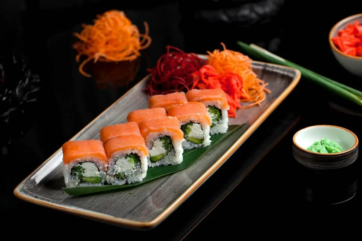 sushi salmone e avocado