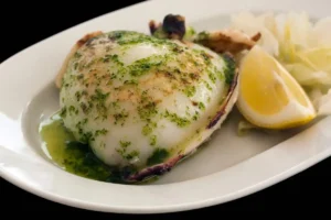 Seppia cotta con salsa, spezie e limone