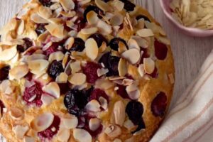 torta cocco e frutti rossi